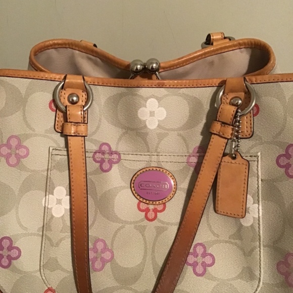 🔥COACH, Shoulder bag, see photos , very light stains on inside, exterior great - Picture 11 of 12